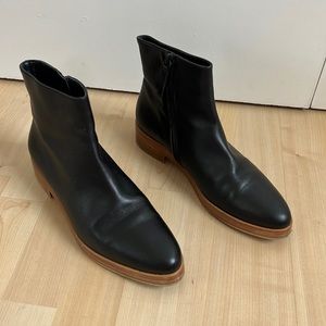 Freda Salvador size 9 leather black booties